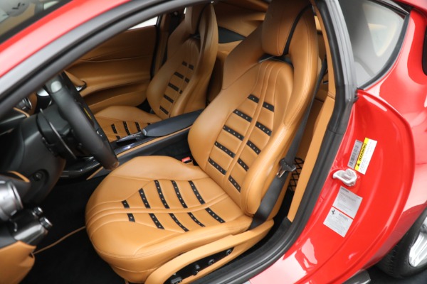 Used 2018 Ferrari 812 Superfast for sale $395,900 at Pagani of Greenwich in Greenwich CT 06830 15