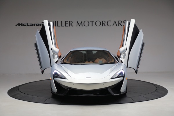 Used 2017 McLaren 570S for sale $164,900 at Pagani of Greenwich in Greenwich CT 06830 13