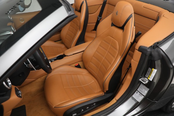 Used 2017 Ferrari California T for sale $151,900 at Pagani of Greenwich in Greenwich CT 06830 17