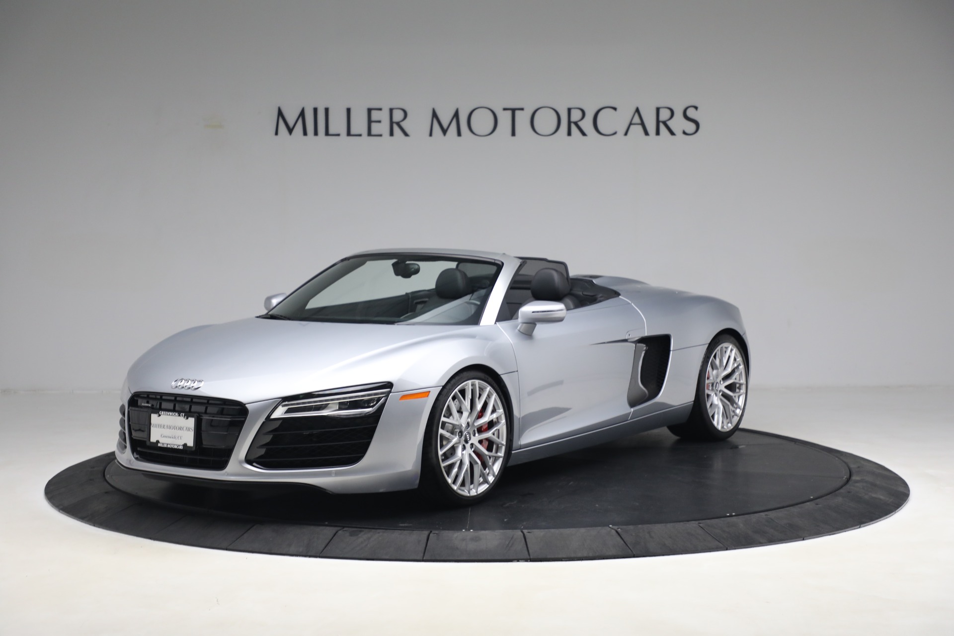 Used 2015 Audi R8 4.2 quattro Spyder for sale $149,900 at Pagani of Greenwich in Greenwich CT 06830 1