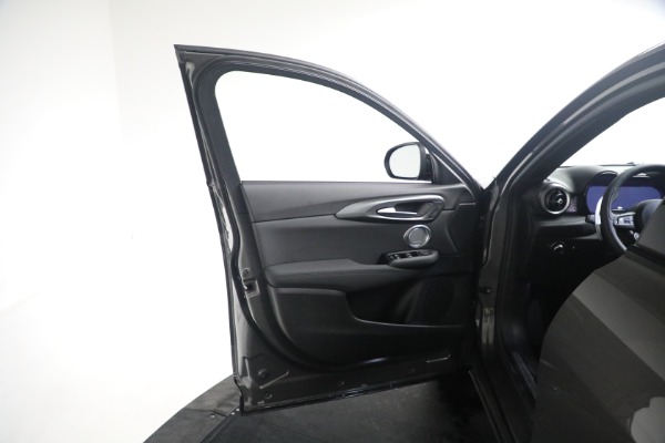 New 2024 Alfa Romeo Tonale Veloce for sale $57,300 at Pagani of Greenwich in Greenwich CT 06830 27