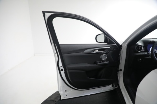 New 2024 Alfa Romeo Tonale Veloce for sale $56,640 at Pagani of Greenwich in Greenwich CT 06830 26