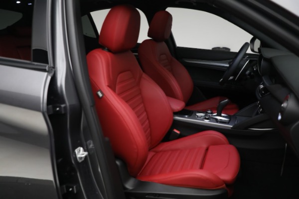 New 2024 Alfa Romeo Stelvio Veloce for sale $59,205 at Pagani of Greenwich in Greenwich CT 06830 17
