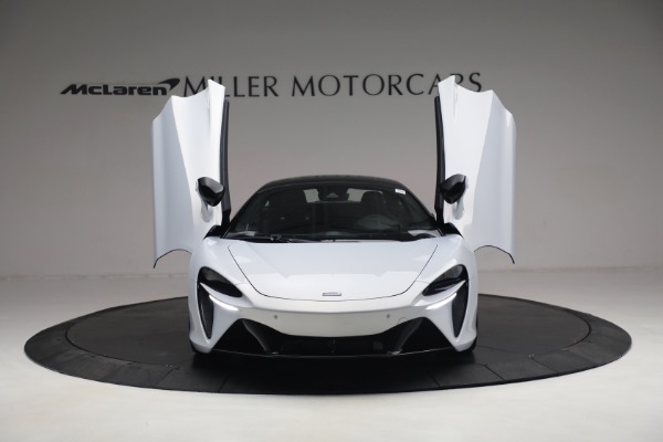 New 2023 McLaren Artura TechLux for sale $279,835 at Pagani of Greenwich in Greenwich CT 06830 13