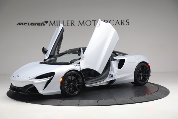 New 2023 McLaren Artura TechLux for sale $279,835 at Pagani of Greenwich in Greenwich CT 06830 14