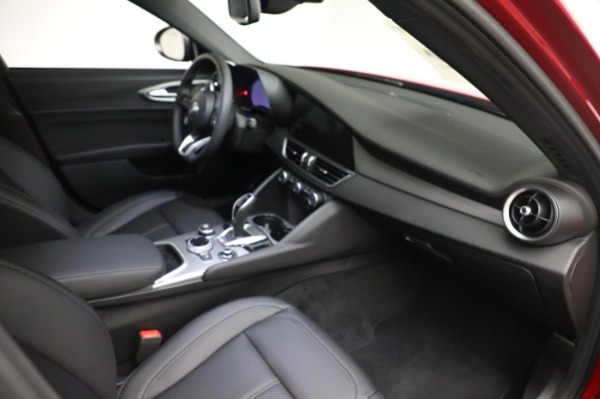 New 2024 Alfa Romeo Giulia Ti for sale $51,115 at Pagani of Greenwich in Greenwich CT 06830 24