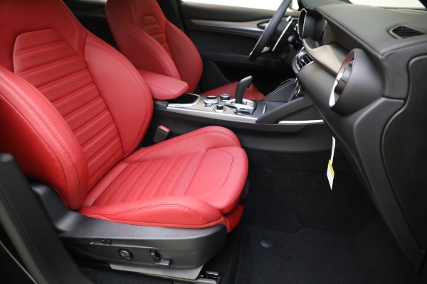 New 2023 Alfa Romeo Stelvio Veloce for sale $48,900 at Pagani of Greenwich in Greenwich CT 06830 16