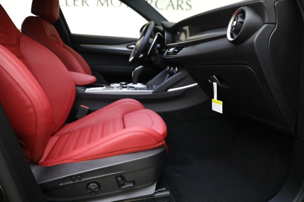 New 2023 Alfa Romeo Stelvio Veloce for sale $48,900 at Pagani of Greenwich in Greenwich CT 06830 17