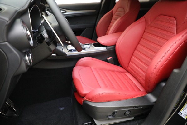 New 2023 Alfa Romeo Stelvio Veloce for sale $48,900 at Pagani of Greenwich in Greenwich CT 06830 24