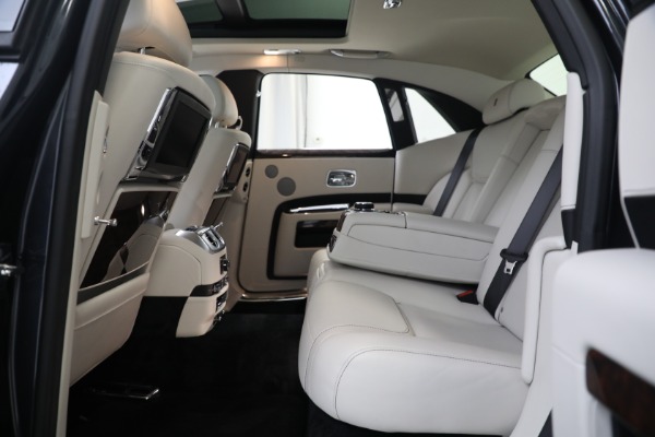 Used 2019 Rolls-Royce Ghost for sale $225,895 at Pagani of Greenwich in Greenwich CT 06830 26