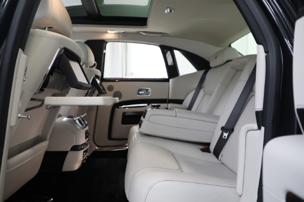 Used 2019 Rolls-Royce Ghost for sale $225,895 at Pagani of Greenwich in Greenwich CT 06830 27