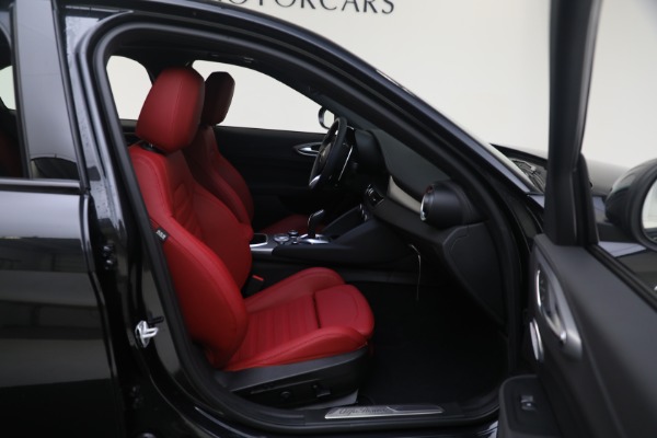 New 2024 Alfa Romeo Giulia Veloce for sale $55,350 at Pagani of Greenwich in Greenwich CT 06830 25