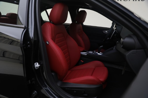 New 2024 Alfa Romeo Giulia Veloce for sale $55,350 at Pagani of Greenwich in Greenwich CT 06830 26