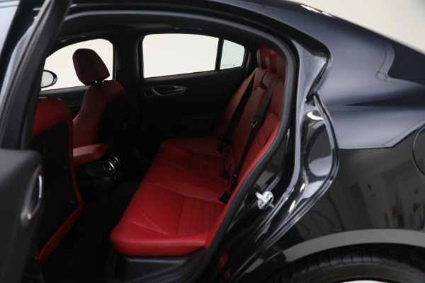 New 2024 Alfa Romeo Giulia Veloce for sale $55,350 at Pagani of Greenwich in Greenwich CT 06830 27