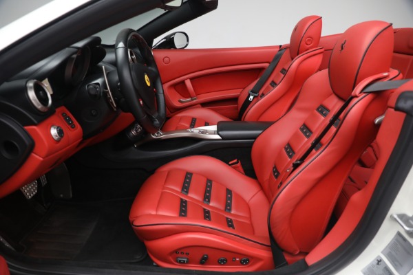 Used 2014 Ferrari California for sale $134,900 at Pagani of Greenwich in Greenwich CT 06830 20