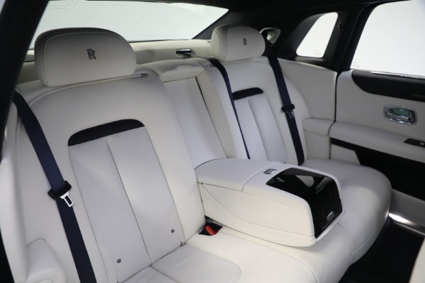 Used 2022 Rolls-Royce Ghost for sale $299,900 at Pagani of Greenwich in Greenwich CT 06830 24