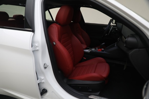 New 2024 Alfa Romeo Giulia Ti for sale $55,285 at Pagani of Greenwich in Greenwich CT 06830 24