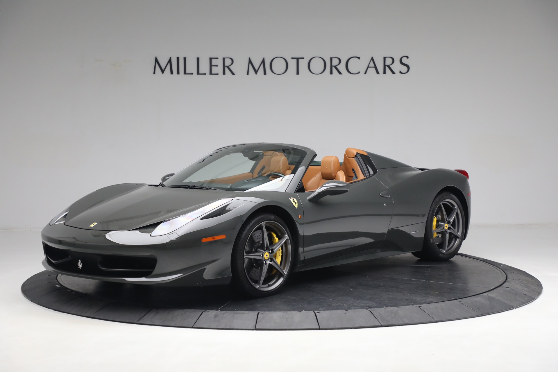 Used 2014 Ferrari 458 Spider for sale $289,900 at Pagani of Greenwich in Greenwich CT 06830 1