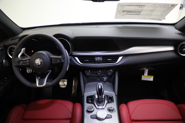 New 2024 Alfa Romeo Stelvio Veloce for sale $57,395 at Pagani of Greenwich in Greenwich CT 06830 24
