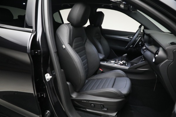 New 2024 Alfa Romeo Stelvio Veloce for sale $57,305 at Pagani of Greenwich in Greenwich CT 06830 24