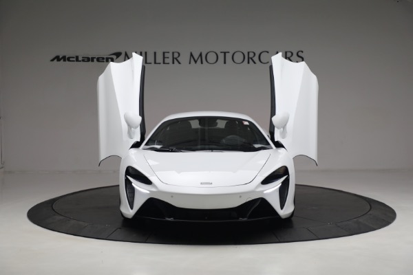 New 2023 McLaren Artura for sale Call for price at Pagani of Greenwich in Greenwich CT 06830 13