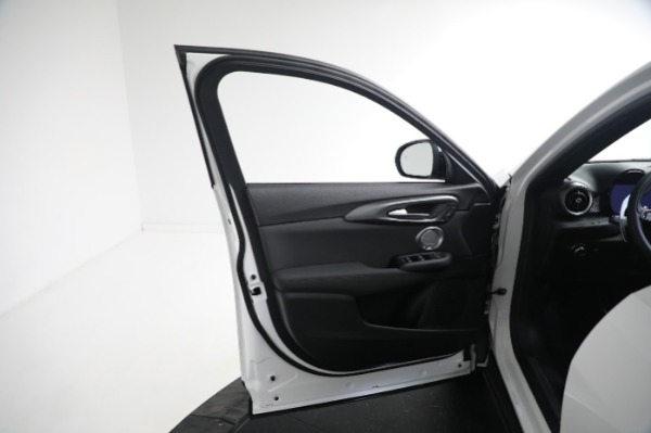 New 2024 Alfa Romeo Tonale Veloce for sale $55,290 at Pagani of Greenwich in Greenwich CT 06830 27