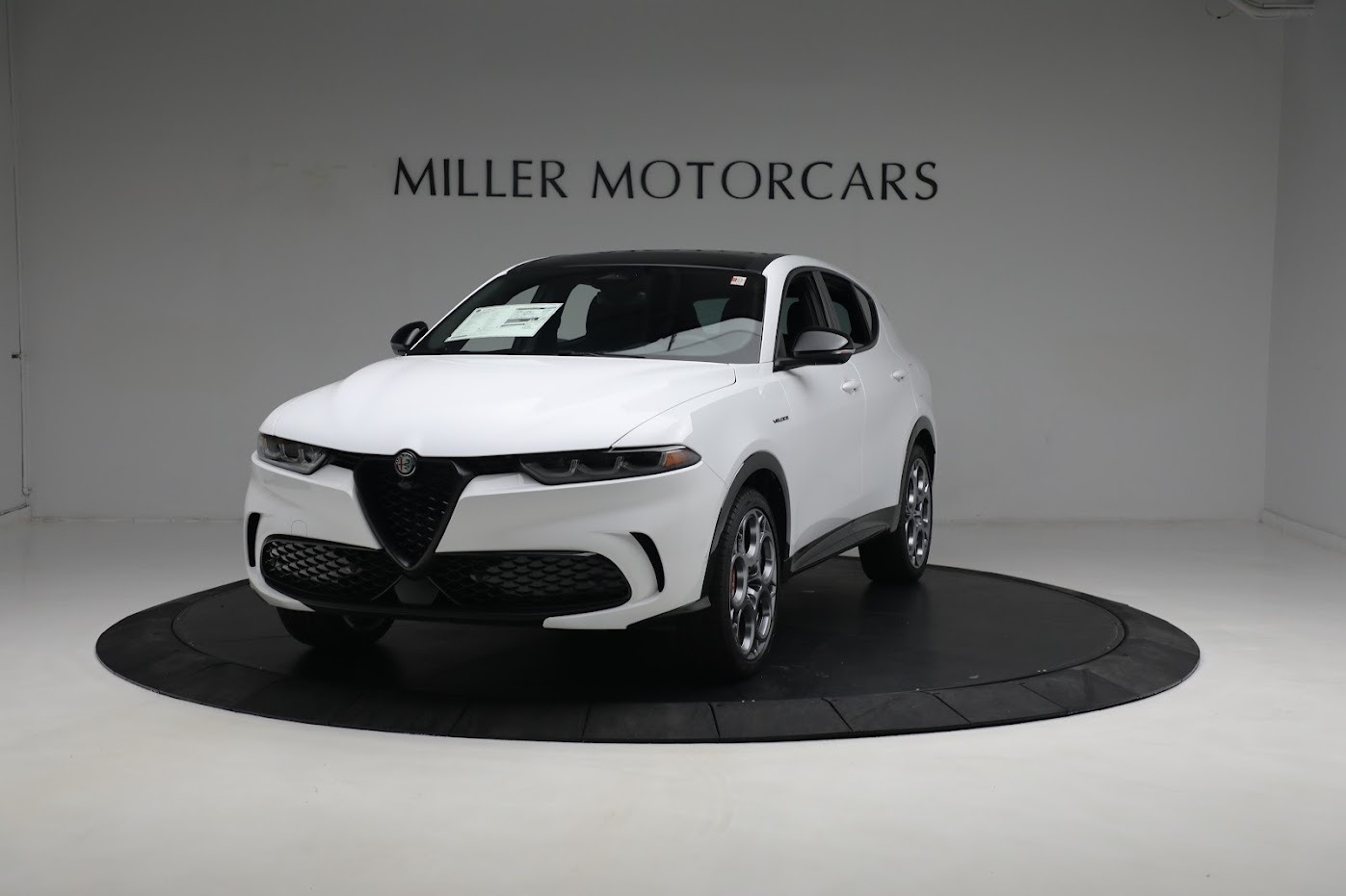 New 2024 Alfa Romeo Tonale Veloce for sale $55,290 at Pagani of Greenwich in Greenwich CT 06830 1