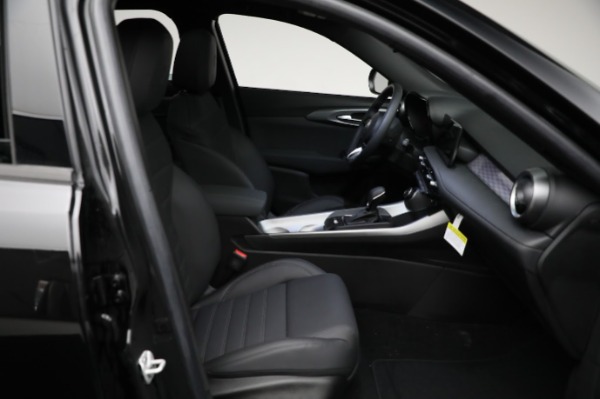 New 2024 Alfa Romeo Tonale Ti for sale $52,790 at Pagani of Greenwich in Greenwich CT 06830 28