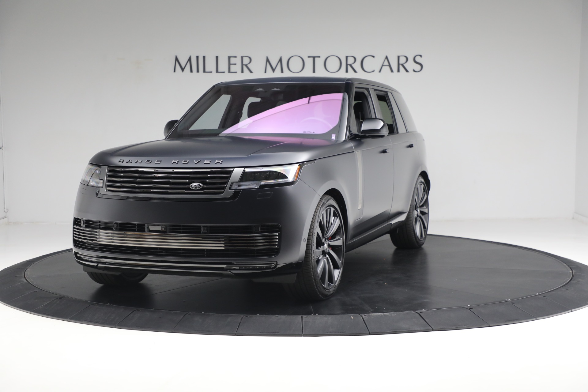 Used 2023 Land Rover Range Rover P530 SV for sale $229,900 at Pagani of Greenwich in Greenwich CT 06830 1