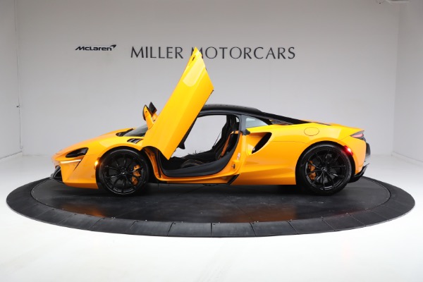 New 2024 McLaren Artura Performance for sale $278,233 at Pagani of Greenwich in Greenwich CT 06830 17