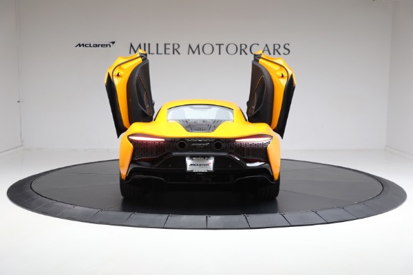 New 2024 McLaren Artura for sale $276,833 at Pagani of Greenwich in Greenwich CT 06830 16