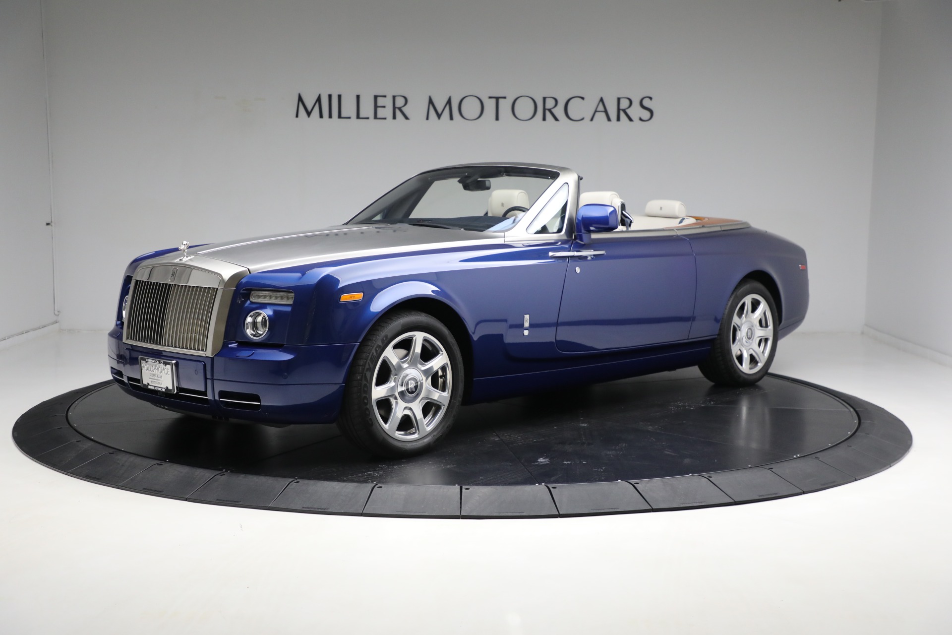 Used 2010 Rolls-Royce Phantom Drophead Coupe for sale $199,900 at Pagani of Greenwich in Greenwich CT 06830 1
