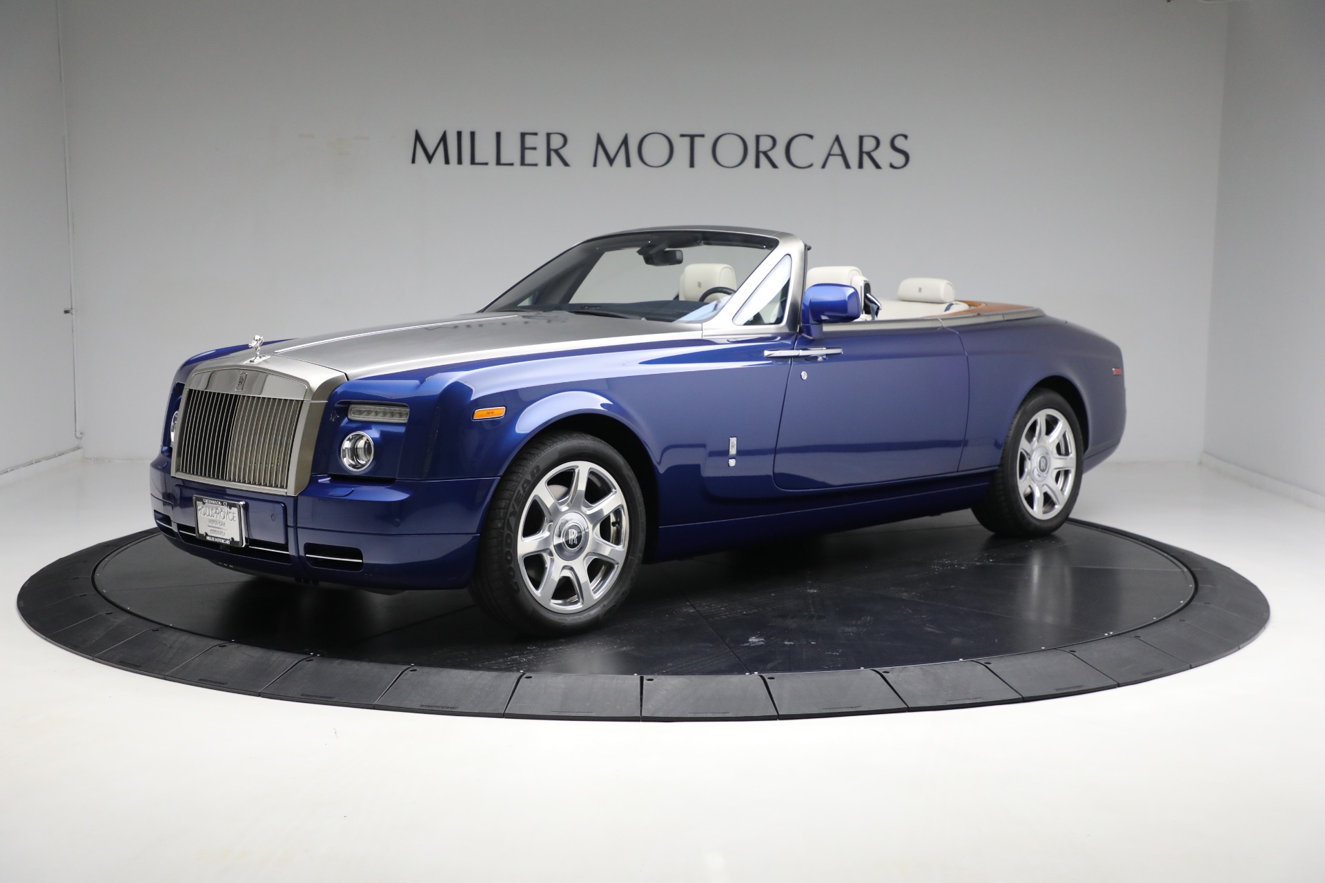Used 2010 Rolls-Royce Phantom Drophead Coupe for sale Sold at Pagani of Greenwich in Greenwich CT 06830 1