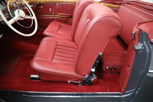 Used 1959 Mercedes Benz 220 S Ponton Cabriolet for sale $229,900 at Pagani of Greenwich in Greenwich CT 06830 13