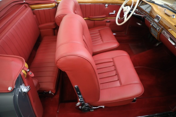 Used 1959 Mercedes Benz 220 S Ponton Cabriolet for sale $229,900 at Pagani of Greenwich in Greenwich CT 06830 21