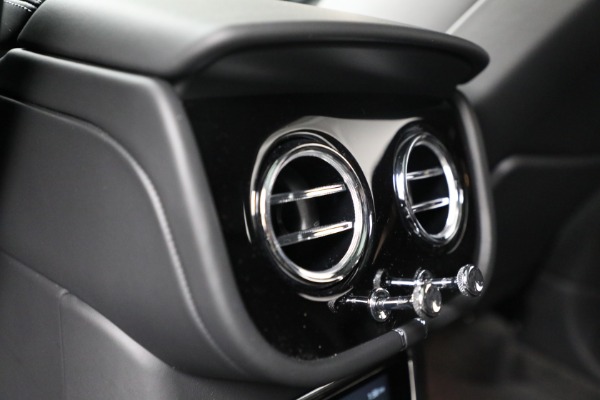 New 2024 Bentley Bentayga Hybrid for sale Sold at Pagani of Greenwich in Greenwich CT 06830 26
