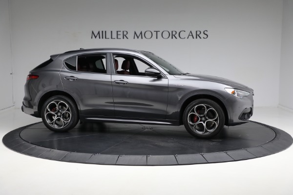 Used 2022 Alfa Romeo Stelvio Veloce for sale $31,900 at Pagani of Greenwich in Greenwich CT 06830 21