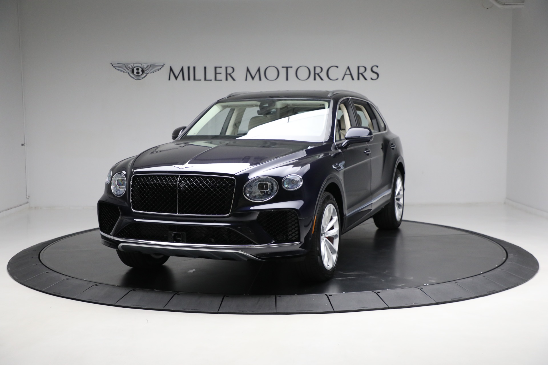 Used 2024 Bentley Bentayga EWB V8 for sale $204,900 at Pagani of Greenwich in Greenwich CT 06830 1
