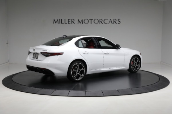 New 2024 Alfa Romeo Giulia Veloce for sale $56,710 at Pagani of Greenwich in Greenwich CT 06830 17