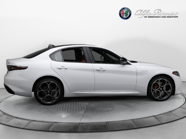 New 2024 Alfa Romeo Giulia Veloce for sale $56,710 at Pagani of Greenwich in Greenwich CT 06830 17
