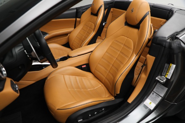 Used 2015 Ferrari California T for sale Sold at Pagani of Greenwich in Greenwich CT 06830 21