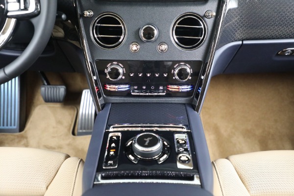 Used 2024 Rolls-Royce Black Badge Cullinan for sale Sold at Pagani of Greenwich in Greenwich CT 06830 26