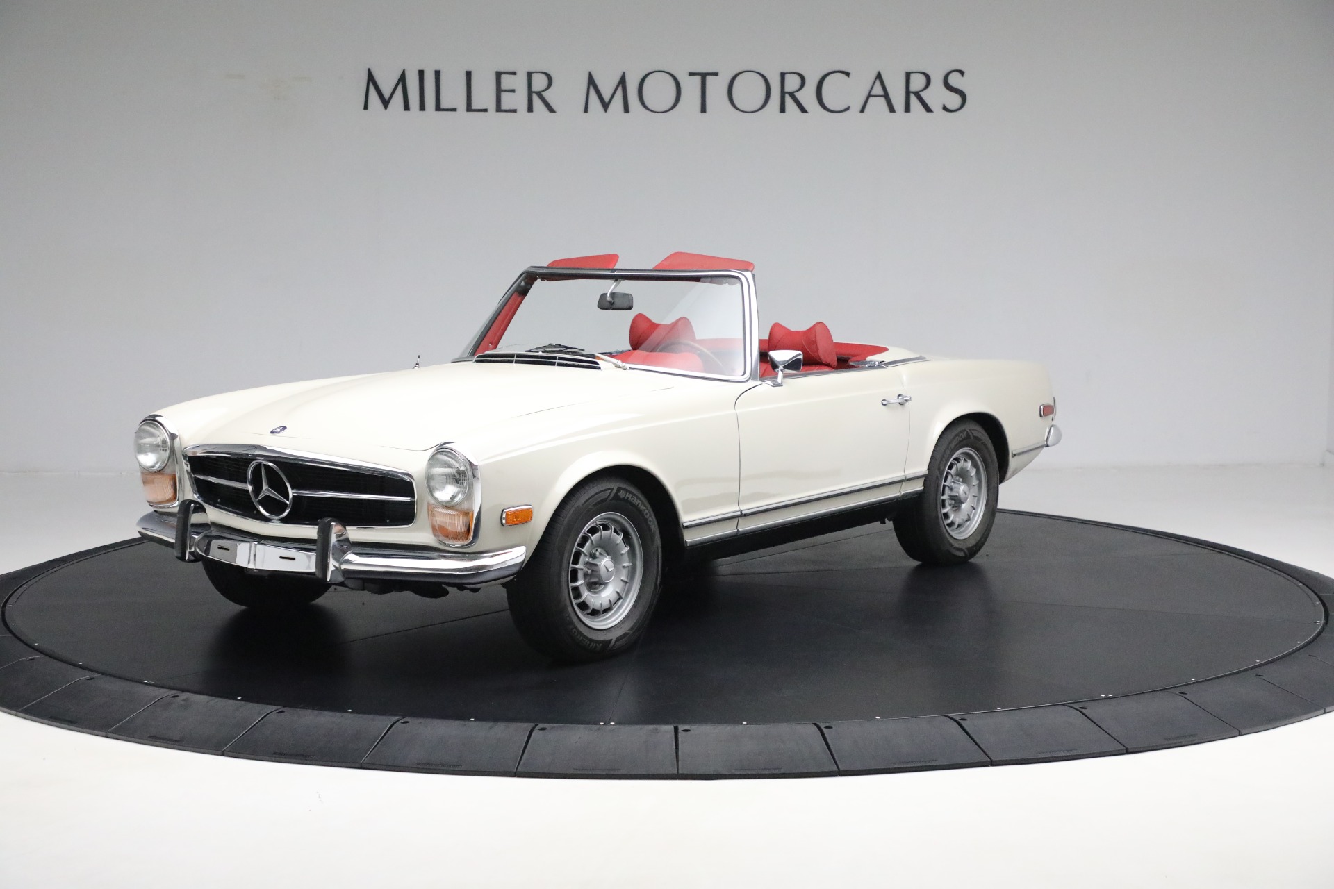 Used 1970 Mercedes-Benz 280 SL for sale Sold at Pagani of Greenwich in Greenwich CT 06830 1