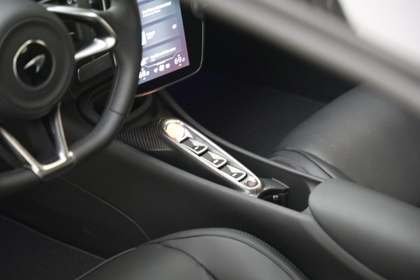 Used 2025 McLaren Artura TechLux for sale $227,900 at Pagani of Greenwich in Greenwich CT 06830 27