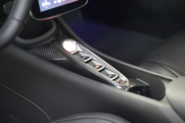 Used 2025 McLaren Artura TechLux for sale $227,900 at Pagani of Greenwich in Greenwich CT 06830 28