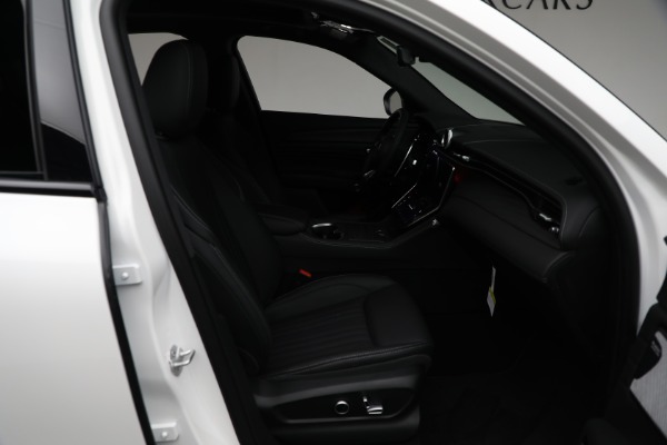 New 2025 Maserati Grecale Modena for sale Sold at Pagani of Greenwich in Greenwich CT 06830 12