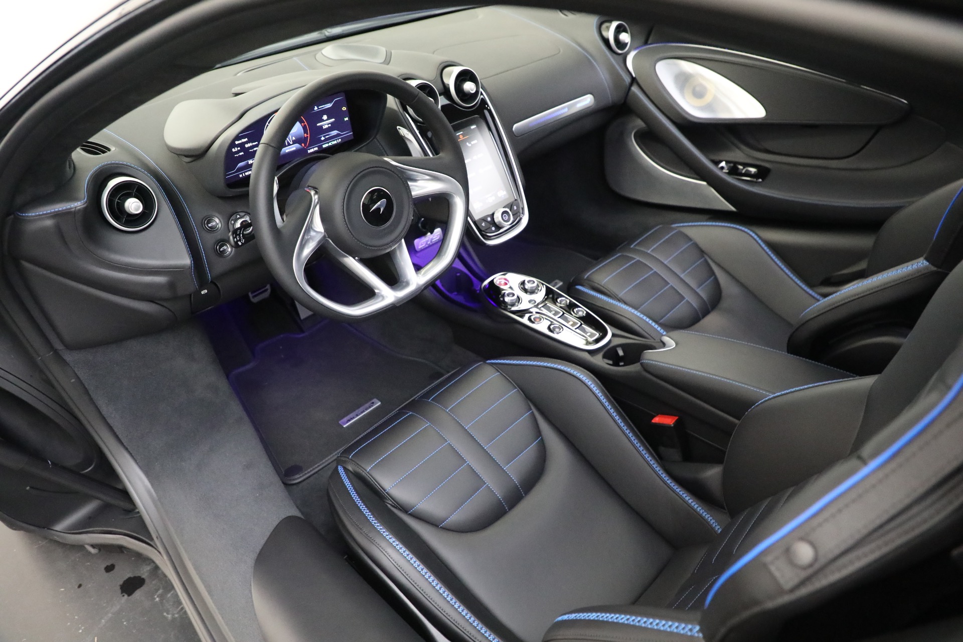 2025 McLaren GTS Base - Photo 16