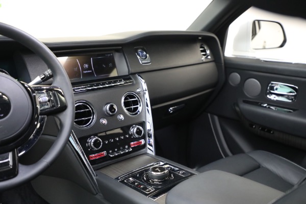 Used 2022 Rolls-Royce Cullinan for sale Sold at Pagani of Greenwich in Greenwich CT 06830 18