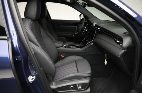 New 2025 Maserati Grecale Modena for sale $68,443 at Pagani of Greenwich in Greenwich CT 06830 11