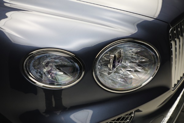 Used 2025 Bentley Bentayga EWB Azure V8 for sale $239,900 at Pagani of Greenwich in Greenwich CT 06830 13
